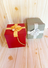 Load image into Gallery viewer, Gift box with pre tied bow
