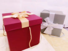 Load image into Gallery viewer, Gift box with pre tied bow
