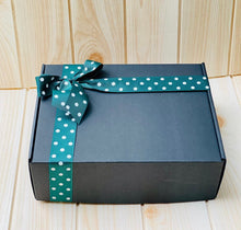 Load image into Gallery viewer, Corrugated gift box
